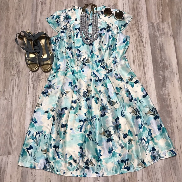 madison leigh Dresses & Skirts - Madison Leigh Floral Print Fit n Flare Dress 12
